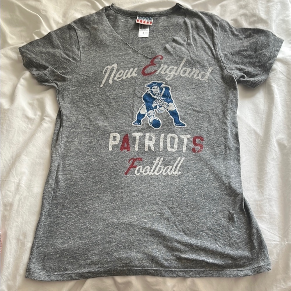 Vintage-Inspired Junk Food NFL New England Patriots Tee | Distressed Graphic Sh